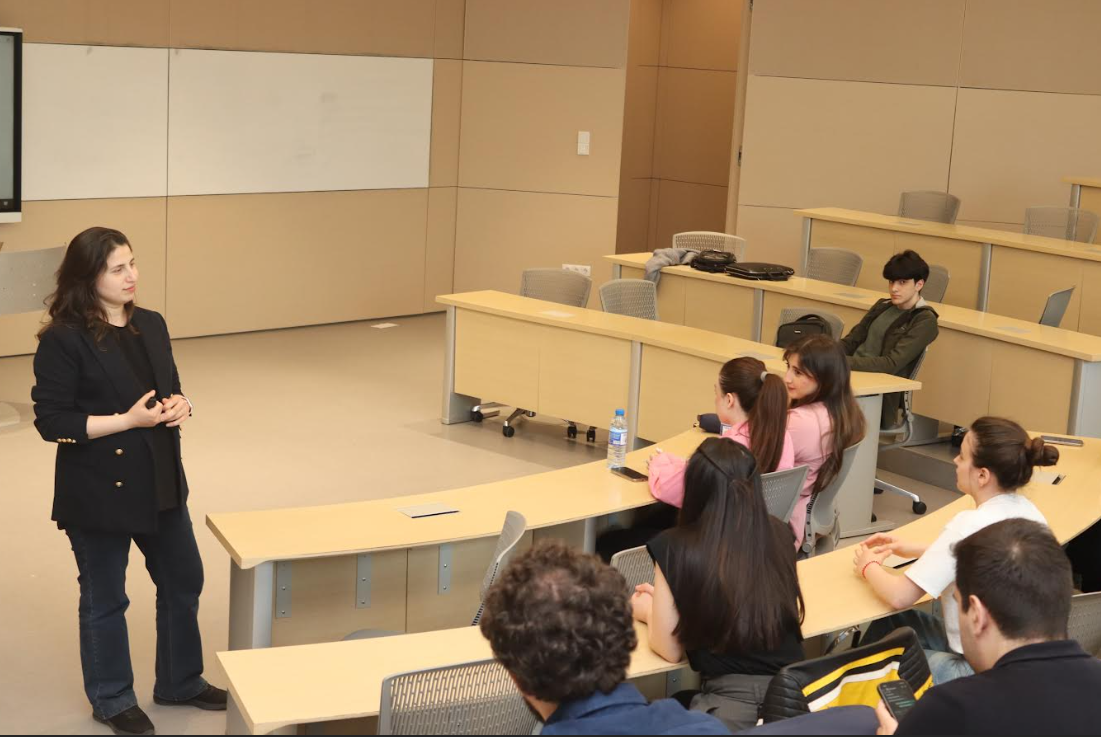 "Unibank" tələbələr üçün dayanıqlı maliyyə seminarları təşkil edib - FOTOLAR